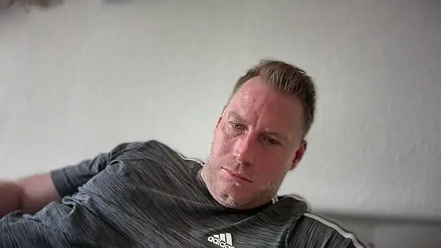 Snapshot of Christian87xxx chatting on June 18, 2026, 10:52 am Christian87xxx online show from June 18, 2026, 10:52 am