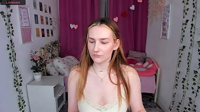 Snapshot of MaryWaddell chatting on July 19, 2026, 3:49 pm MaryWaddell online show from July 19, 2026, 3:49 pm