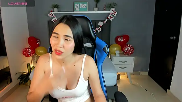 alessia leroy online show from February 17, 2025, 8:47 pm