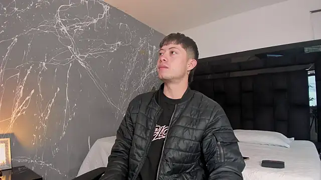 marcuscollins1  online show from October 21, 2025, 12:39 pm