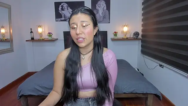 Nohemi louse online show from February 4, 2025, 7:33 pm