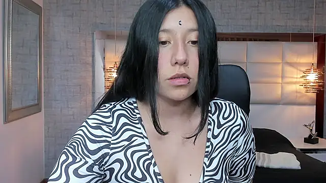 Nohemi louse online show from October 7, 2025, 7:33 pm