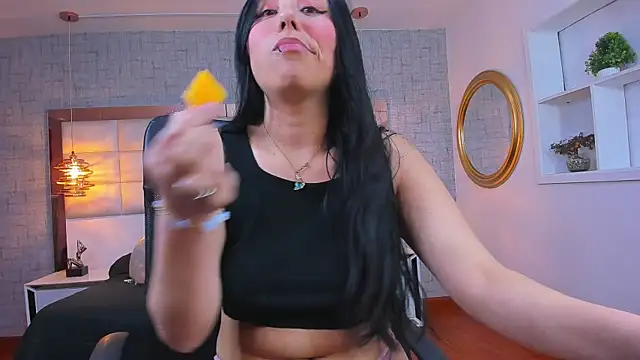 Nohemi louse online show from April 13, 2026, 6:46 pm