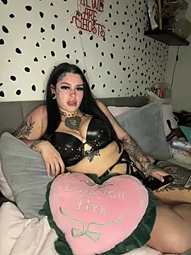 tempzzz12 online show from April 24, 2026, 7:38 pm