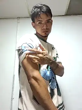 Snapshot of Niick01_ chatting on December 17, 2025, 12:05 am Niick01 online show from December 17, 2025, 12:05 am