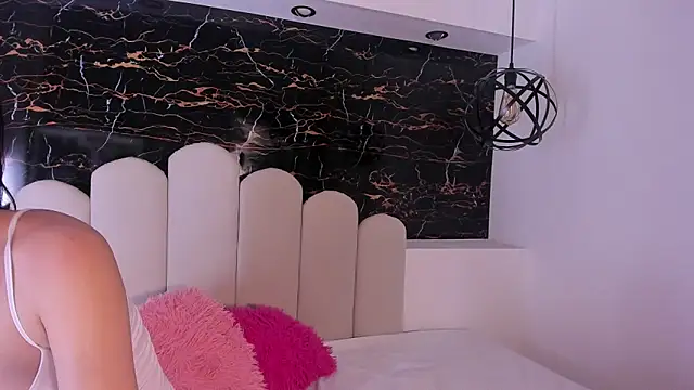 Annyrosee online show from December 4, 2025, 8:28 pm