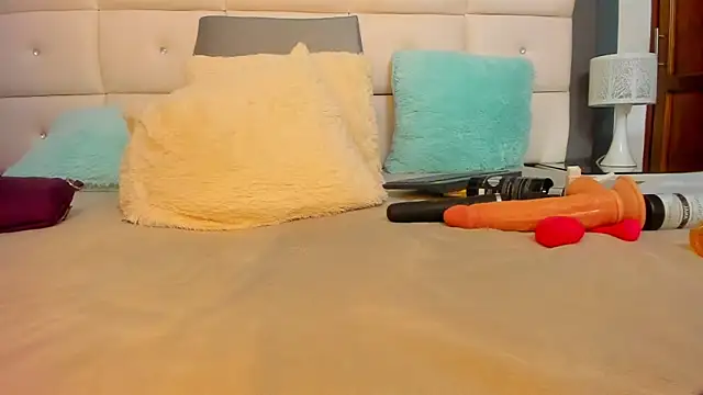 DayannaBronx online show from September 14, 2025, 8:30 pm