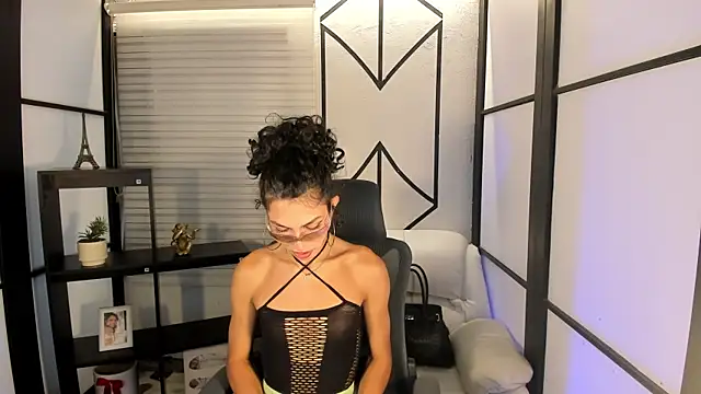 allicemackenzie online show from February 5, 2025, 6:24 am