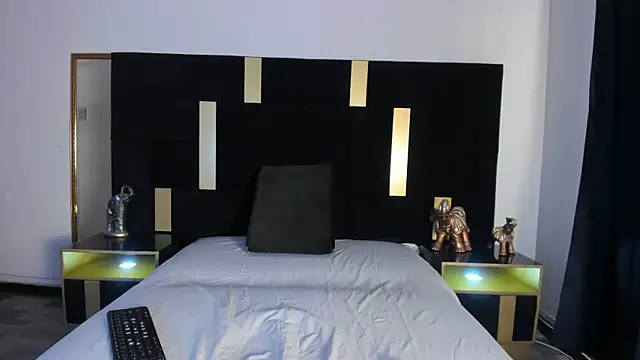 Keyla  Jones online show from February 18, 2025, 7:41 pm