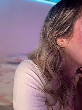 Lally Valencia   online show from November 20, 2025, 7:41 am