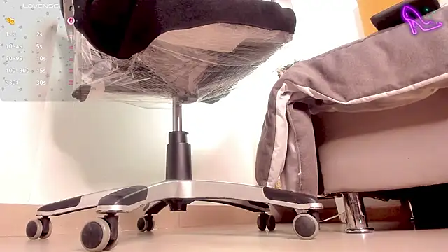 fer angel  online show from October 8, 2025, 10:57 am