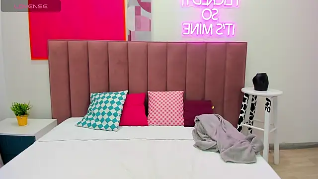 TessaAdorable online show from November 16, 2025, 1:22 am