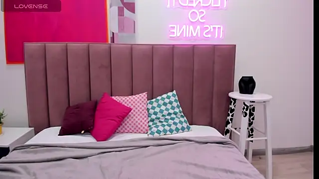 TessaAdorable online show from November 19, 2025, 1:27 am