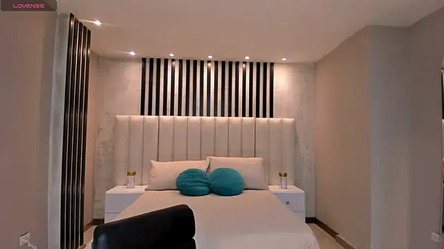 BeccaBaxter online show from February 19, 2025, 7:27 pm