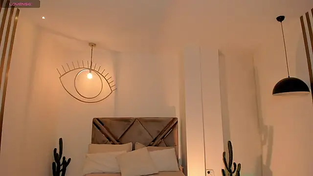 BeccaBaxter online show from April 22, 2026, 12:07 pm