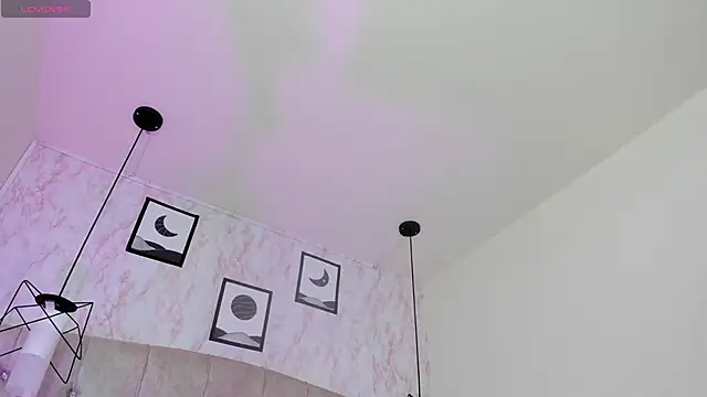 Raichell  online show from April 12, 2026, 4:06 am