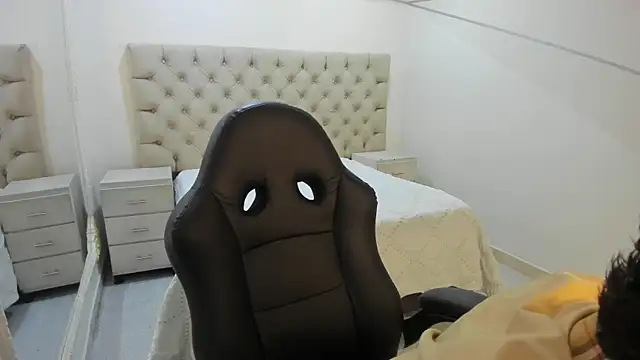 JhoanLeandro online show from December 16, 2025, 5:01 am