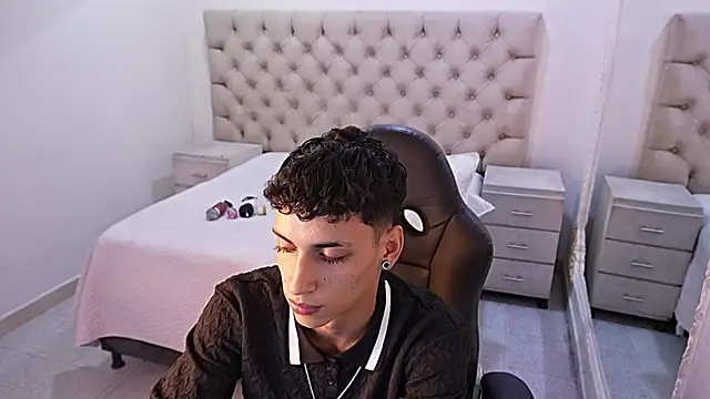 JhoanLeandro online show from March 3, 2026, 7:03 am