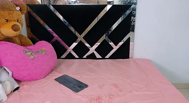 CatalinaSmith1 online show from April 21, 2026, 11:18 pm