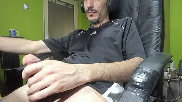 BigCumShoot online show from April 22, 2026, 5:43 am