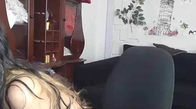 AngelaTurizo online show from February 20, 2025, 1:03 am