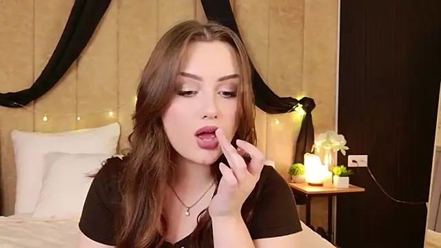 Kendra Parlow online show from December 18, 2025, 8:26 pm