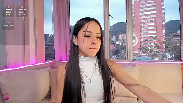 Daphne chers online show from September 24, 2025, 9:51 pm