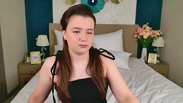 Pauline Heaven online show from December 18, 2025, 5:24 am