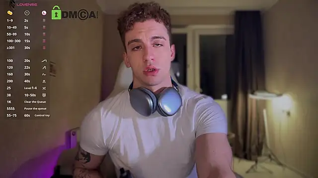 VincentSmith02 online show from October 11, 2025, 8:18 pm