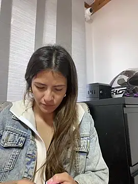 Andrea18 blonde online show from March 14, 2025, 12:29 pm