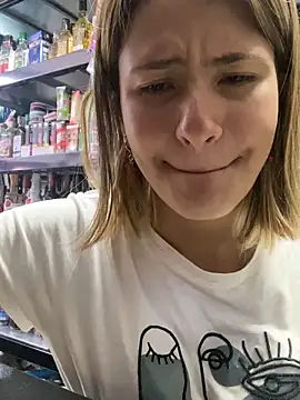 Andrea18 blonde online show from November 13, 2025, 3:55 pm