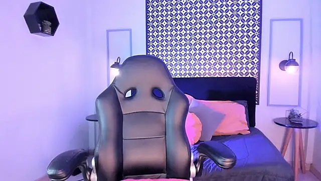 Gigi Strawberry online show from March 19, 2025, 4:36 am