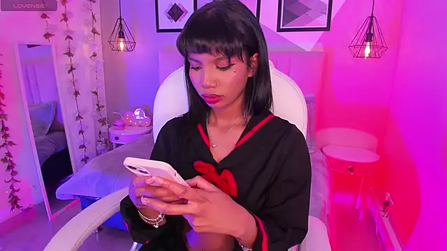 Gigi Strawberry online show from September 18, 2025, 4:36 am