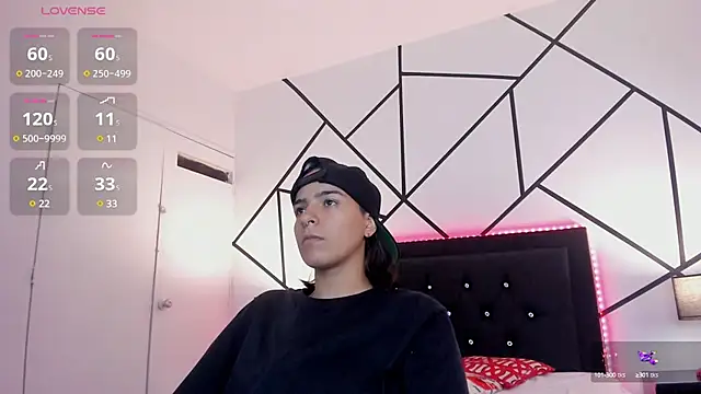 Liiam smith  online show from February 3, 2025, 11:53 am