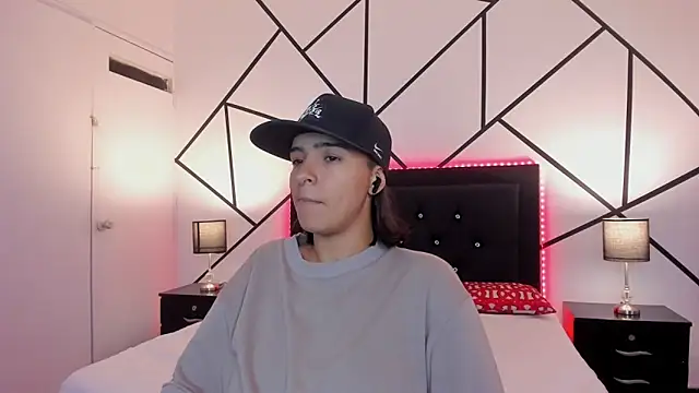 Liiam smith  online show from February 4, 2025, 12:00 pm