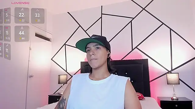 Liiam smith  online show from February 6, 2025, 12:05 pm