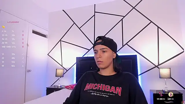 Liiam smith  online show from February 12, 2025, 12:22 pm