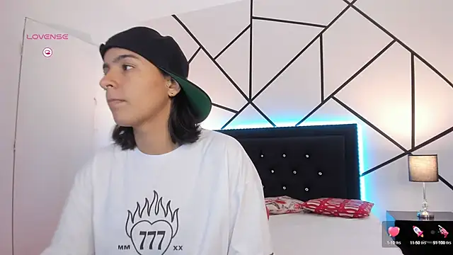 Liiam smith  online show from March 4, 2025, 12:12 pm