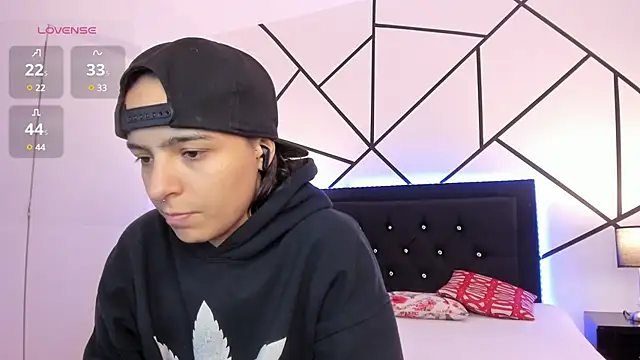 Liiam smith  online show from March 10, 2025, 11:53 am