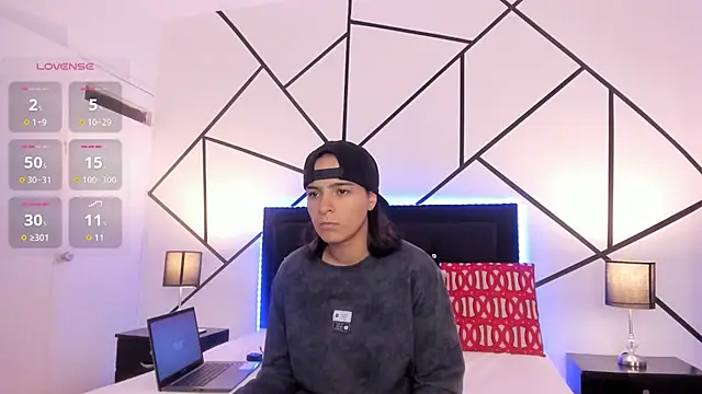 Liiam smith  online show from March 18, 2025, 12:14 pm