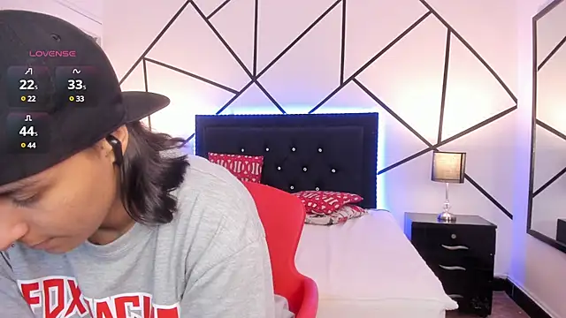 Liiam smith  online show from March 18, 2025, 3:53 pm