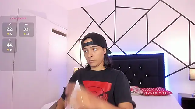 Liiam smith  online show from March 19, 2025, 12:12 pm