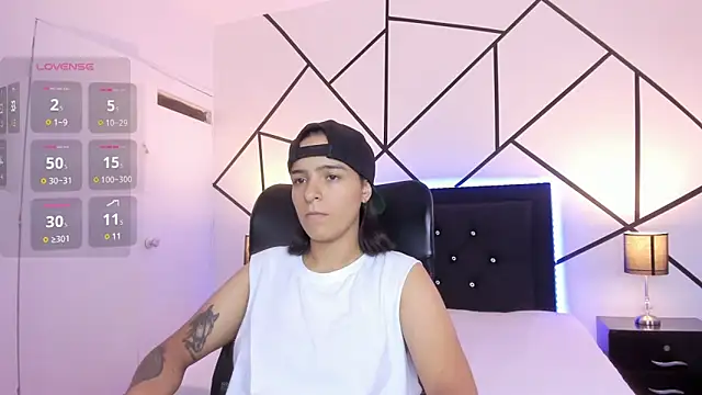 Liiam smith  online show from March 20, 2025, 12:43 pm