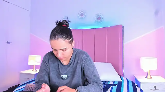 Liiam smith  online show from September 10, 2025, 1:11 pm