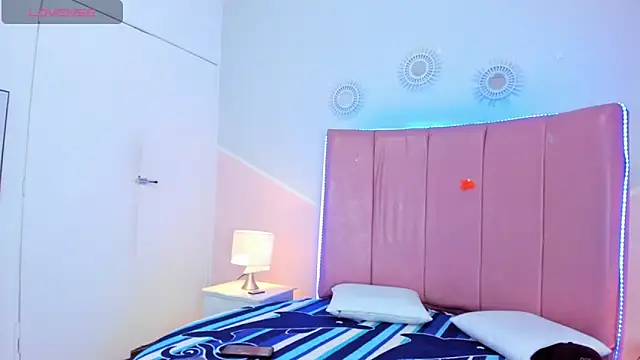 Liiam smith  online show from November 3, 2025, 12:50 pm