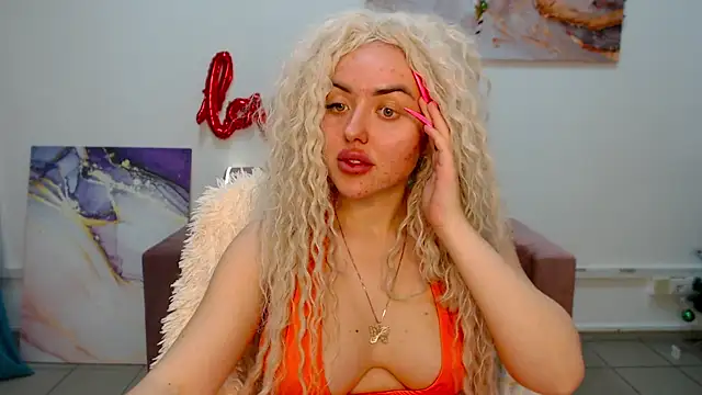 MissisCaty online show from February 8, 2025, 10:40 pm