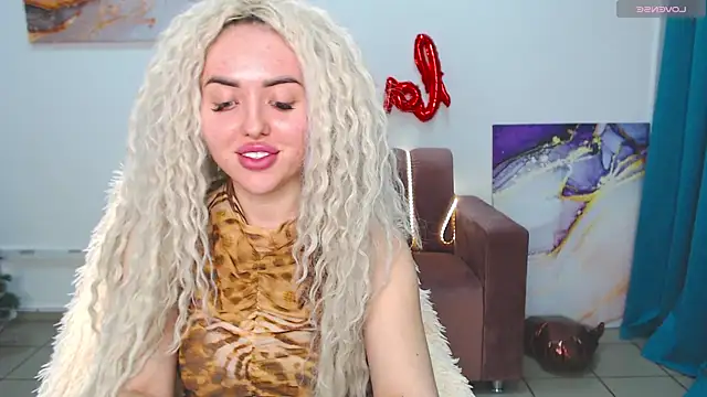 MissisCaty online show from February 25, 2025, 10:39 pm