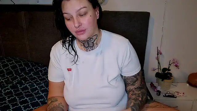 CannabisQueenn online show from February 3, 2025, 8:03 pm