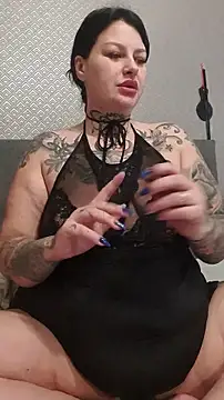 CannabisQueenn online show from October 21, 2025, 7:20 am