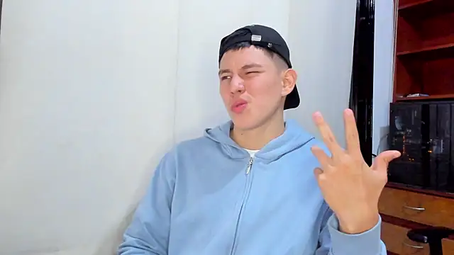 JamesCr  online show from February 12, 2025, 4:54 am